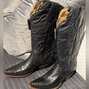NWT Shyanne Women’s Exotic Python Black Leather Boots Size 7 1/2